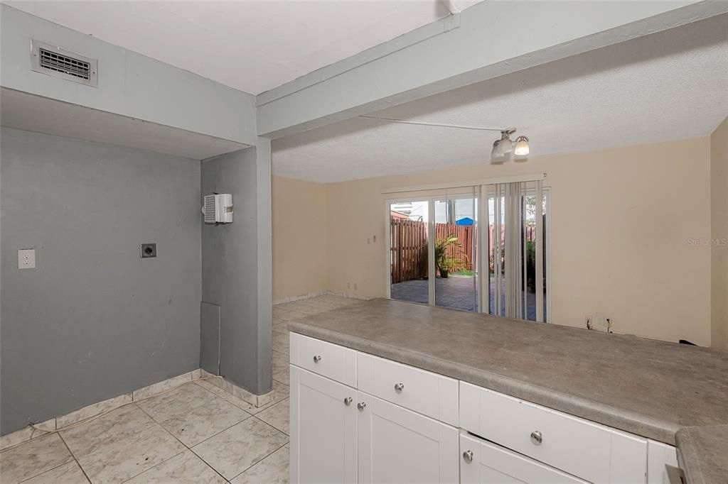 For Sale: $359,900 (3 beds, 1 baths, 1290 Square Feet)