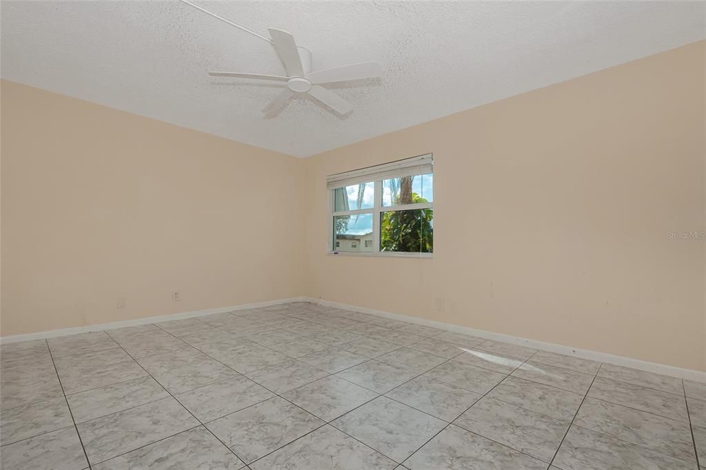 For Sale: $359,900 (3 beds, 1 baths, 1290 Square Feet)