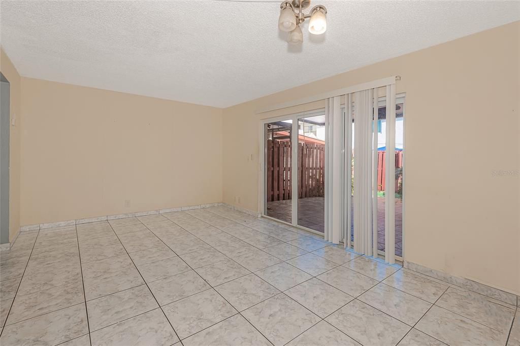 For Sale: $359,900 (3 beds, 1 baths, 1290 Square Feet)