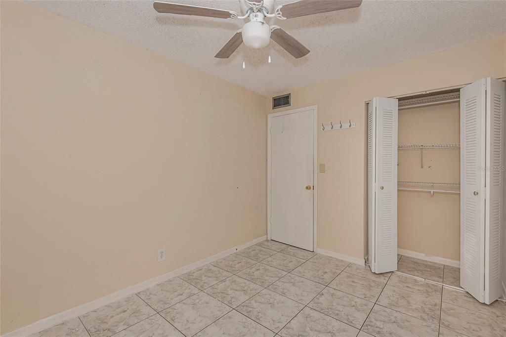 For Sale: $359,900 (3 beds, 1 baths, 1290 Square Feet)