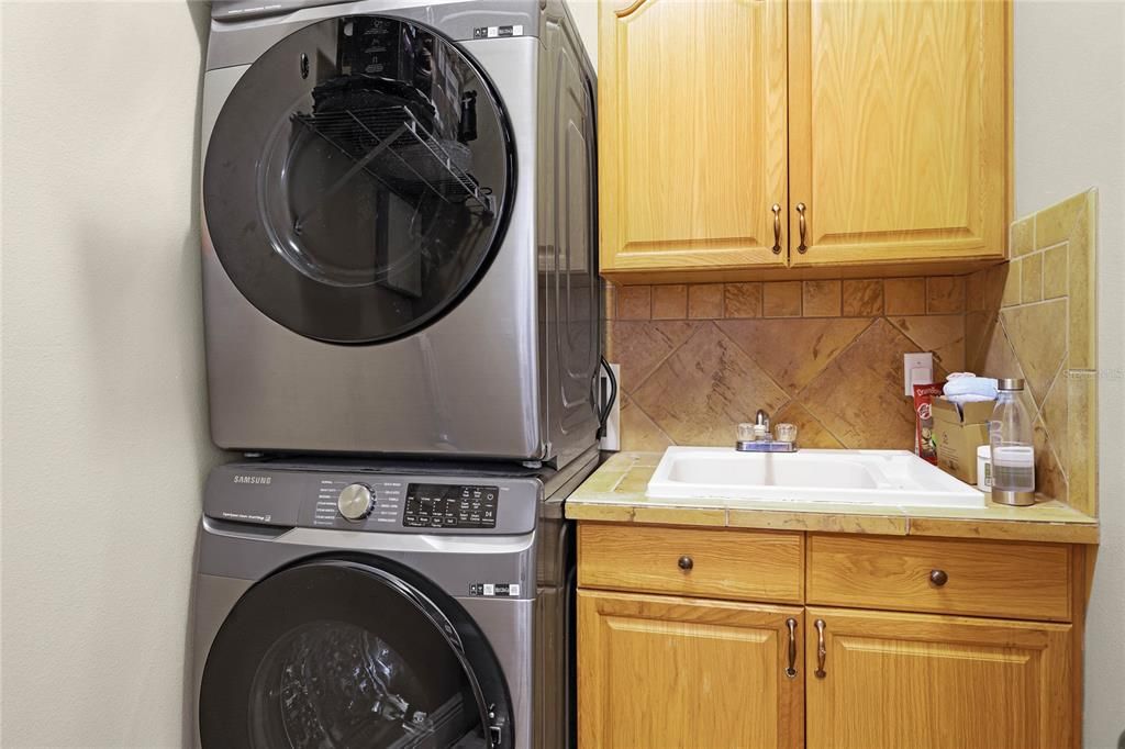 На продажу: $775,000 (5 спален, 3 ванн, 3082 Квадратных фут)