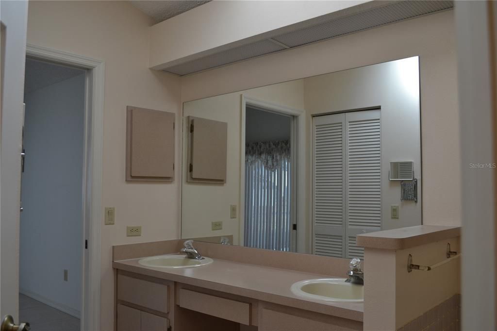 For Sale: $257,000 (2 beds, 2 baths, 1468 Square Feet)