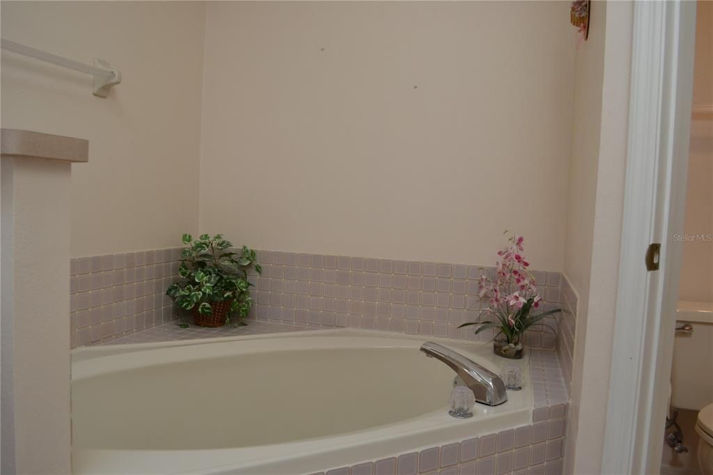 For Sale: $257,000 (2 beds, 2 baths, 1468 Square Feet)