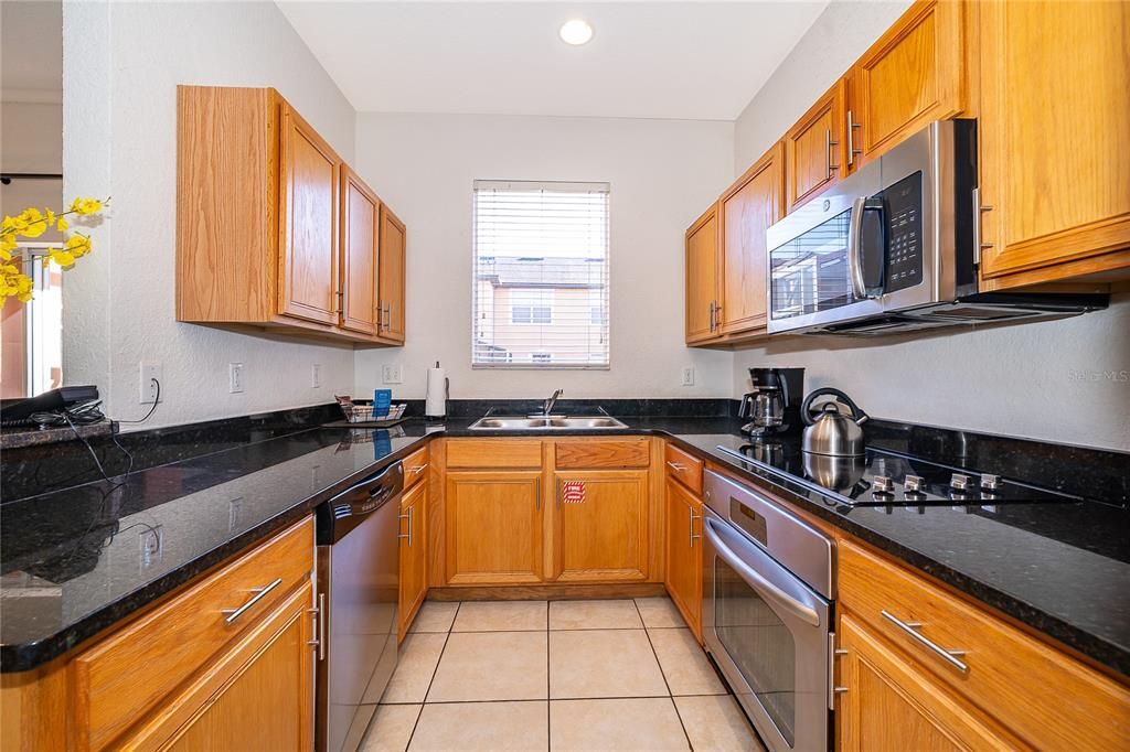 待售: $295,000 (4 贝兹, 3 浴室, 1440 平方英尺)