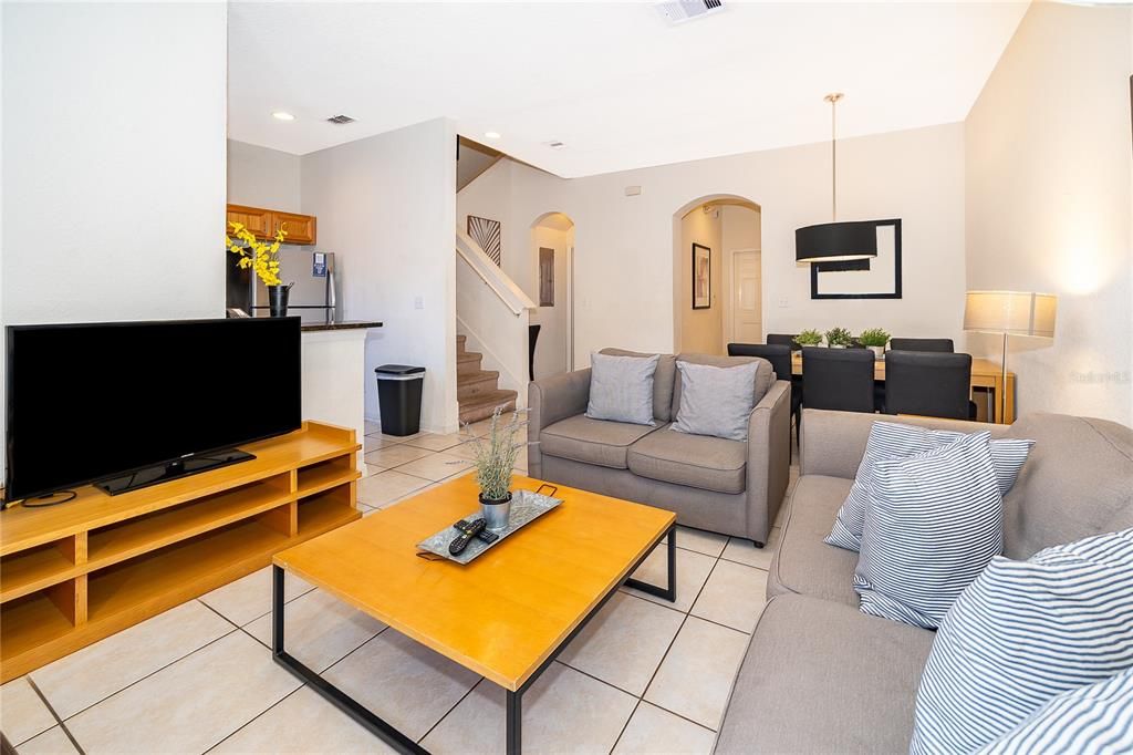 待售: $295,000 (4 贝兹, 3 浴室, 1440 平方英尺)