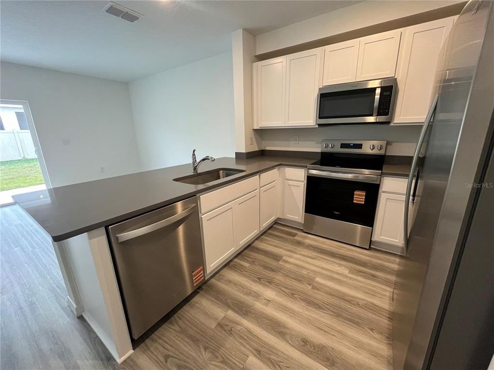 For Rent: $2,300 (3 beds, 2 baths, 1463 Square Feet)