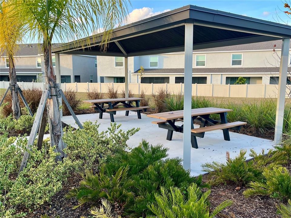 For Rent: $2,300 (3 beds, 2 baths, 1463 Square Feet)