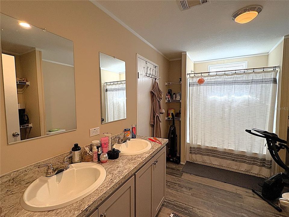 For Sale: $425,000 (3 beds, 2 baths, 1512 Square Feet)