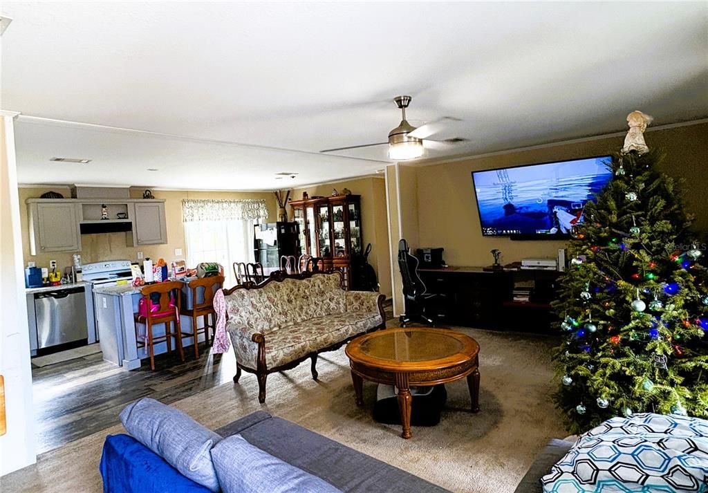 For Sale: $425,000 (3 beds, 2 baths, 1512 Square Feet)