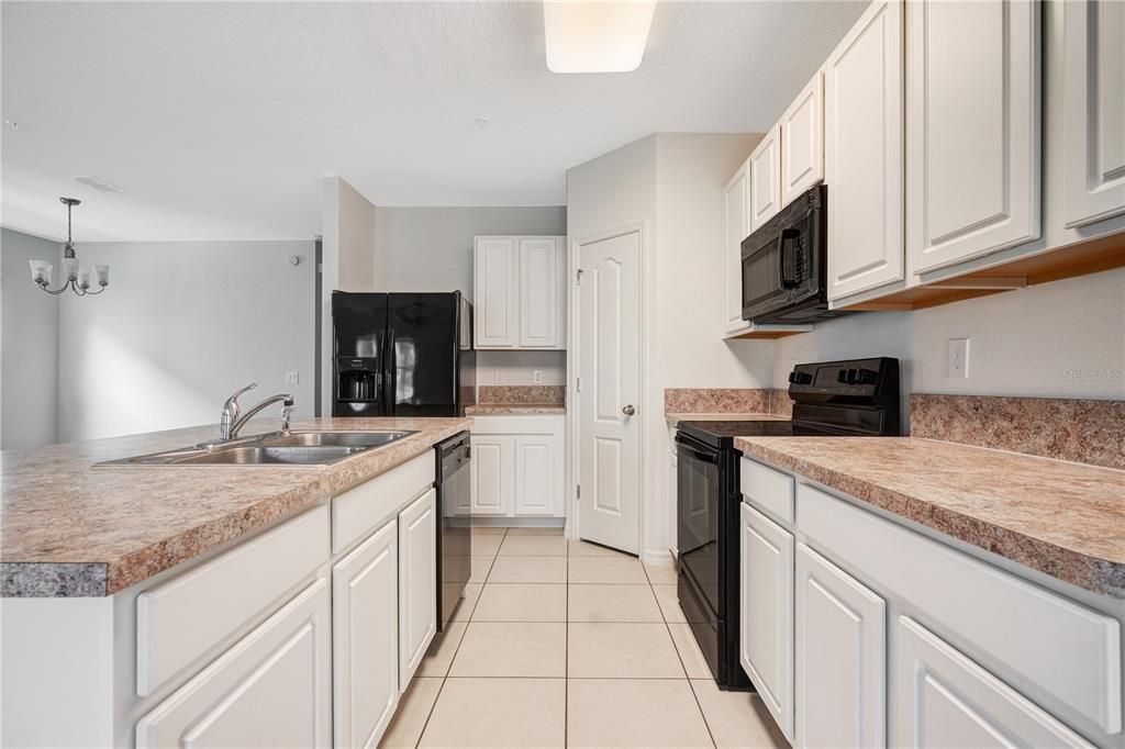 出租: $2,200 (3 贝兹, 2 浴室, 1732 平方英尺)