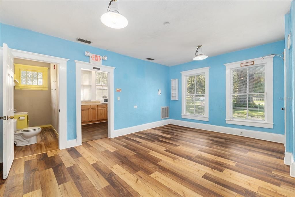 На продажу: $150,000 (1 спален, 1 ванн, 864 Квадратных фут)