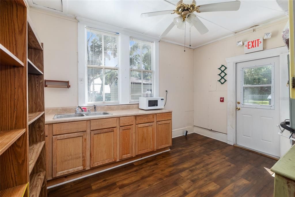 На продажу: $150,000 (1 спален, 1 ванн, 864 Квадратных фут)