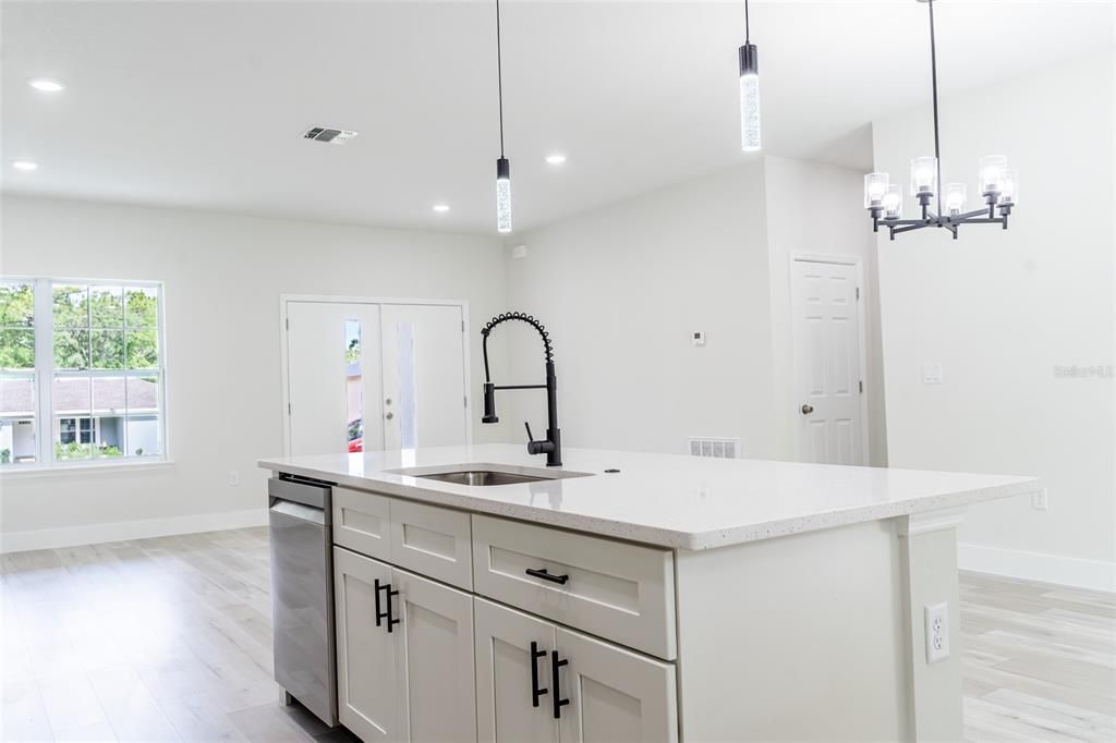 На продажу: $278,900 (3 спален, 2 ванн, 1529 Квадратных фут)