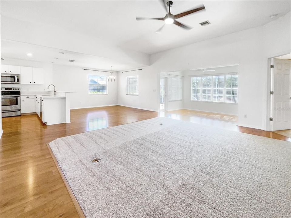 待售: $475,000 (4 贝兹, 2 浴室, 1967 平方英尺)