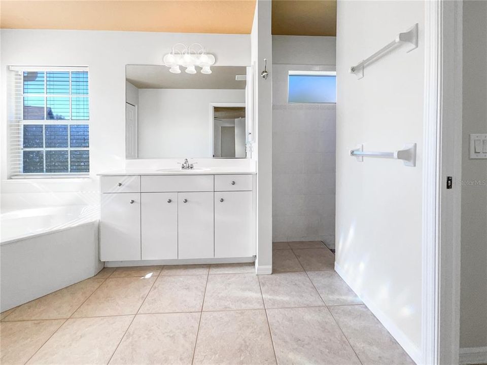 待售: $475,000 (4 贝兹, 2 浴室, 1967 平方英尺)