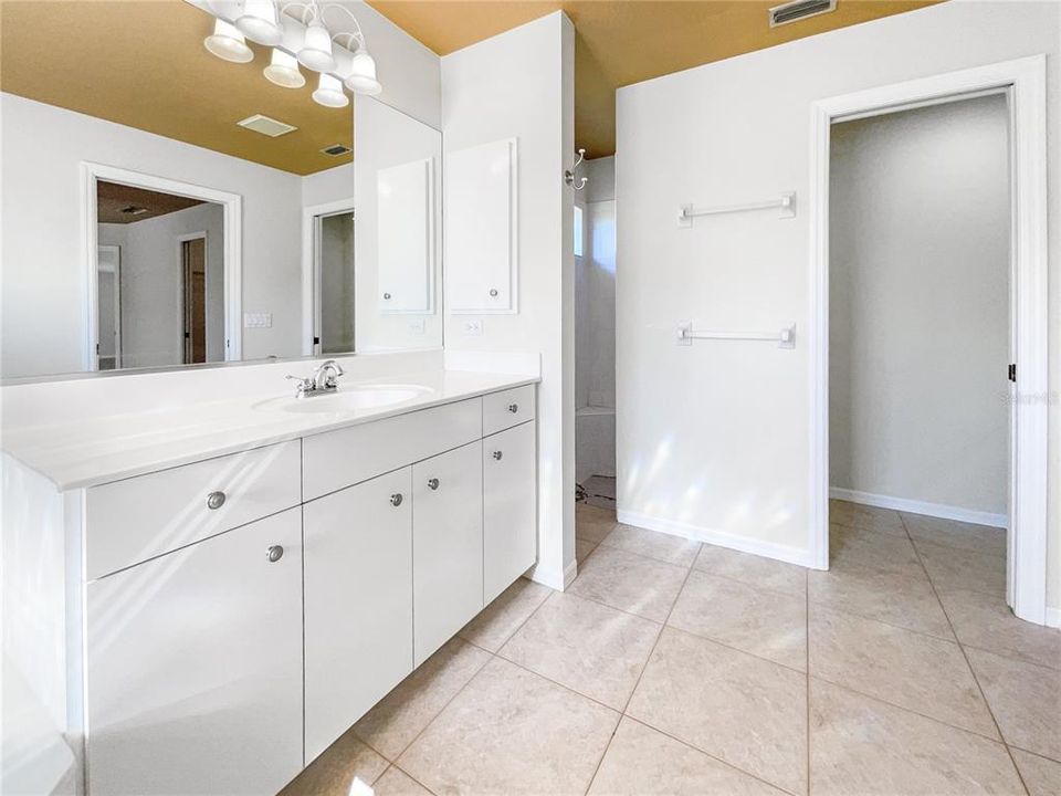 待售: $475,000 (4 贝兹, 2 浴室, 1967 平方英尺)