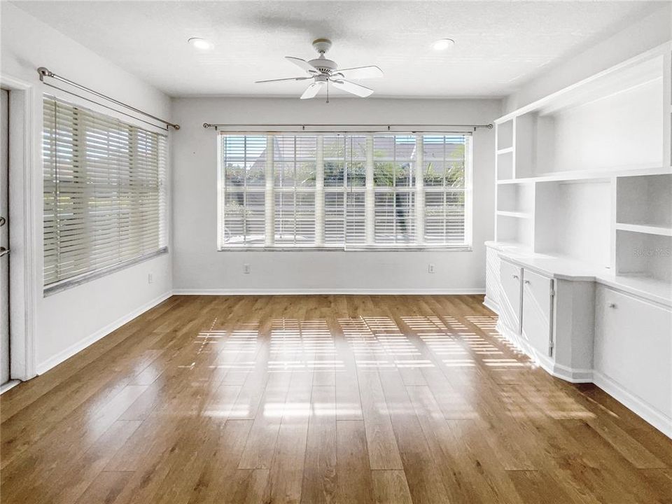 待售: $475,000 (4 贝兹, 2 浴室, 1967 平方英尺)