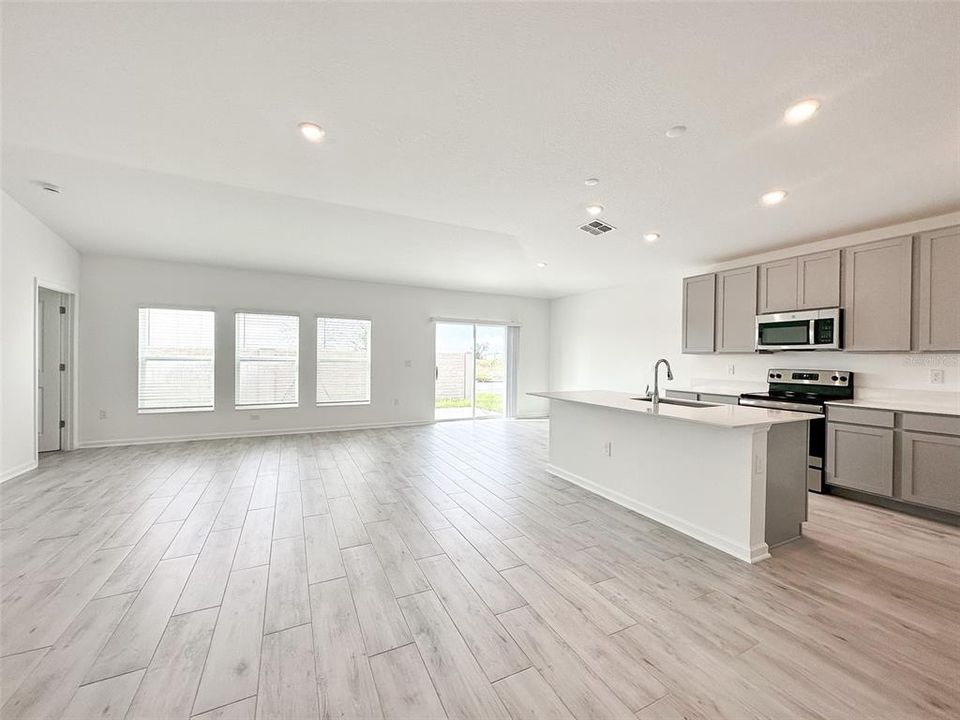 出租: $2,200 (4 贝兹, 2 浴室, 1939 平方英尺)