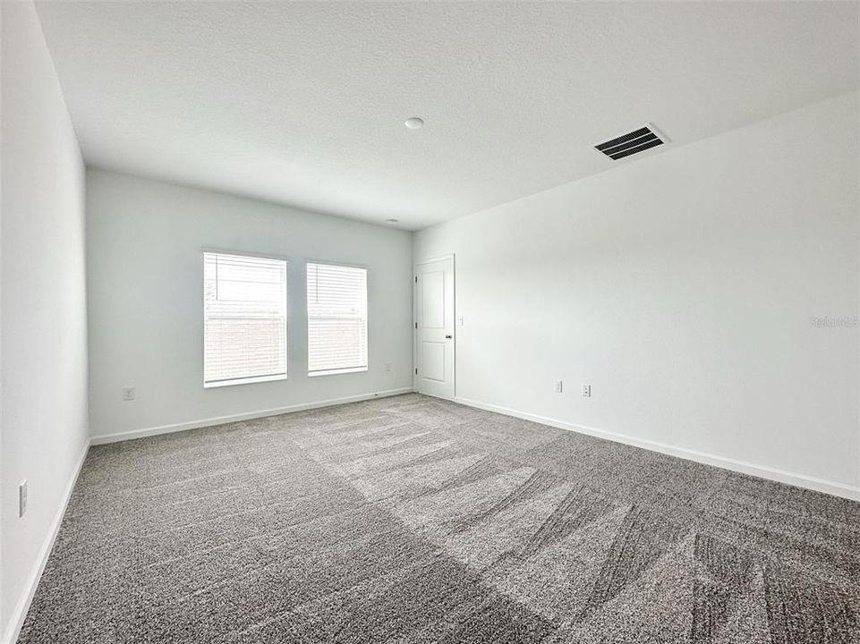 出租: $2,200 (4 贝兹, 2 浴室, 1939 平方英尺)