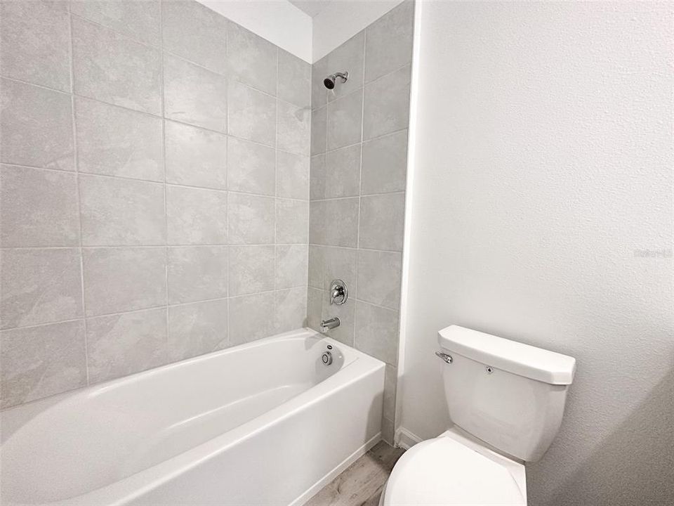 出租: $2,200 (4 贝兹, 2 浴室, 1939 平方英尺)