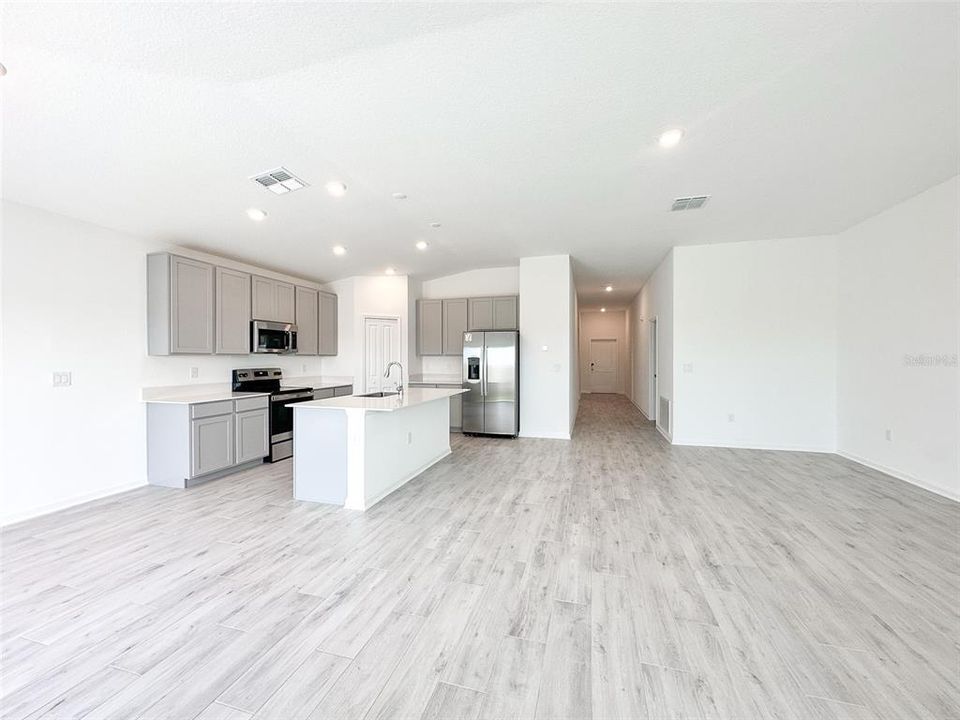 出租: $2,200 (4 贝兹, 2 浴室, 1939 平方英尺)