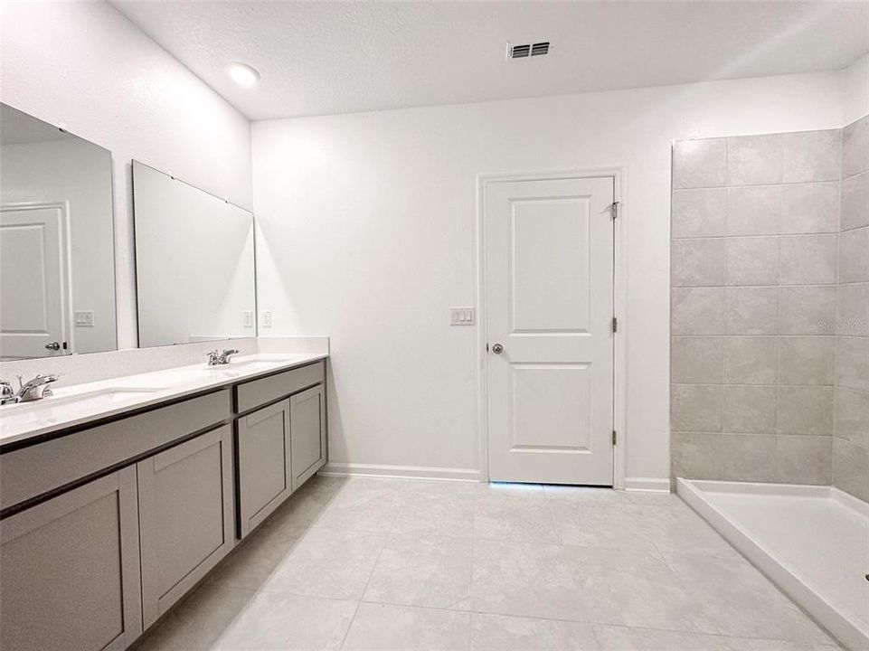 出租: $2,200 (4 贝兹, 2 浴室, 1939 平方英尺)