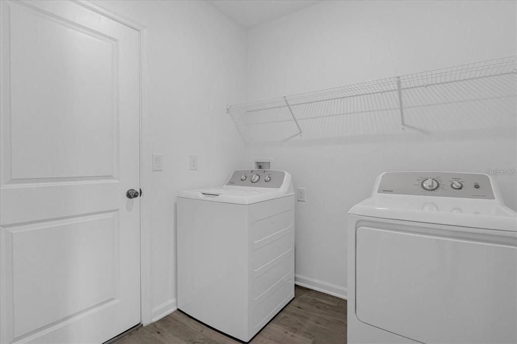 出租: $2,200 (4 贝兹, 2 浴室, 1939 平方英尺)