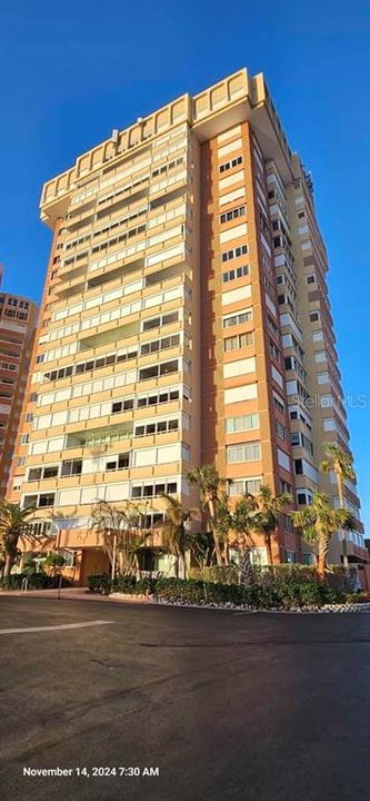 For Sale: $430,000 (1 beds, 1 baths, 995 Square Feet)