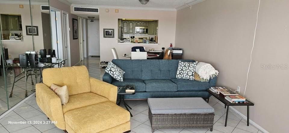 For Sale: $430,000 (1 beds, 1 baths, 995 Square Feet)