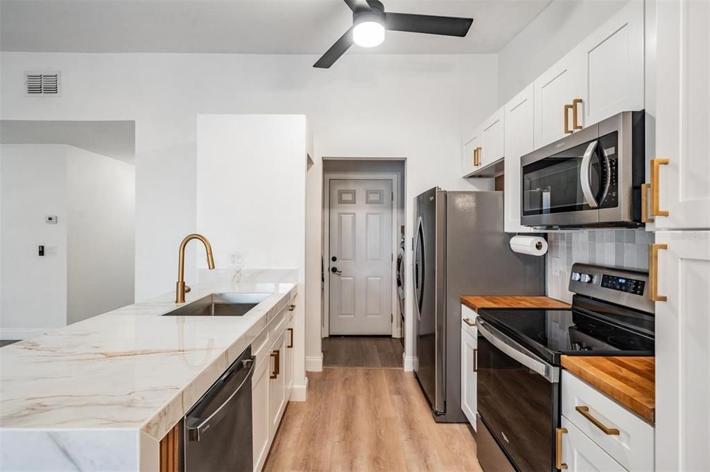 For Sale: $350,000 (3 beds, 2 baths, 1154 Square Feet)