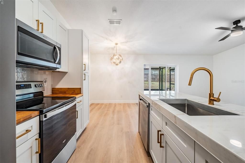 For Sale: $350,000 (3 beds, 2 baths, 1154 Square Feet)