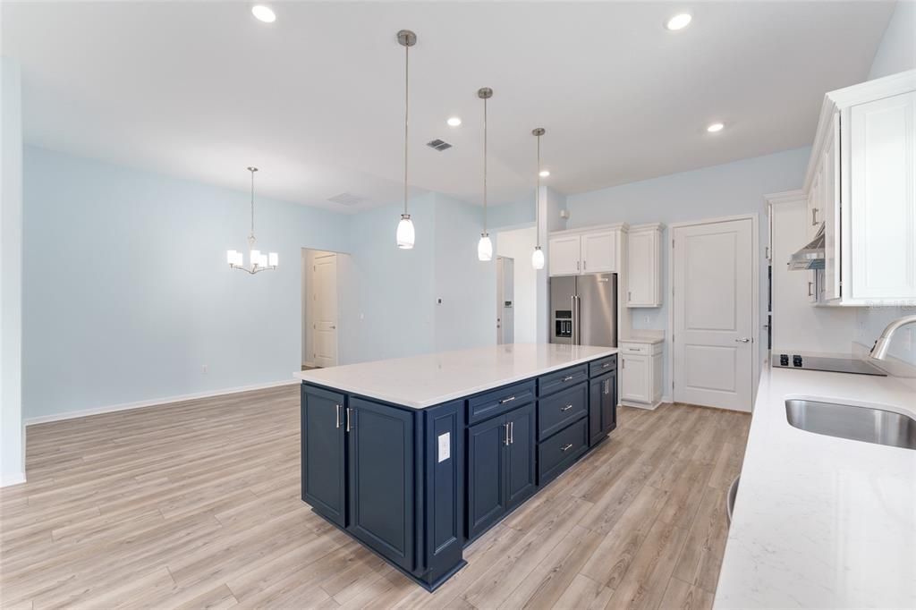 En Venta: $429,400 (2 camas, 2 baños, 1976 Pies cuadrados)