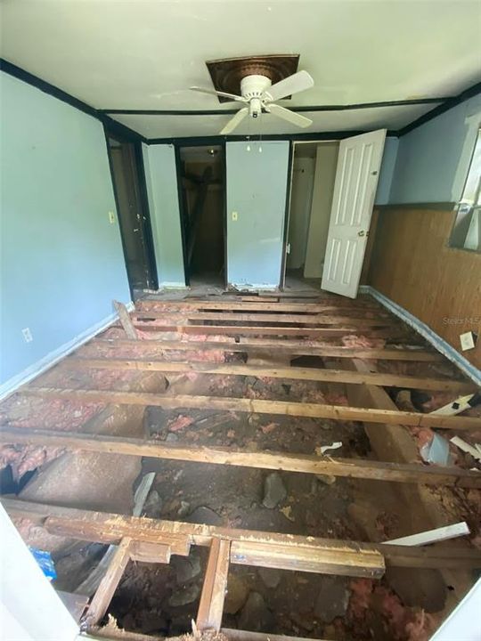 待售: $180,000 (6 贝兹, 5 浴室, 2100 平方英尺)