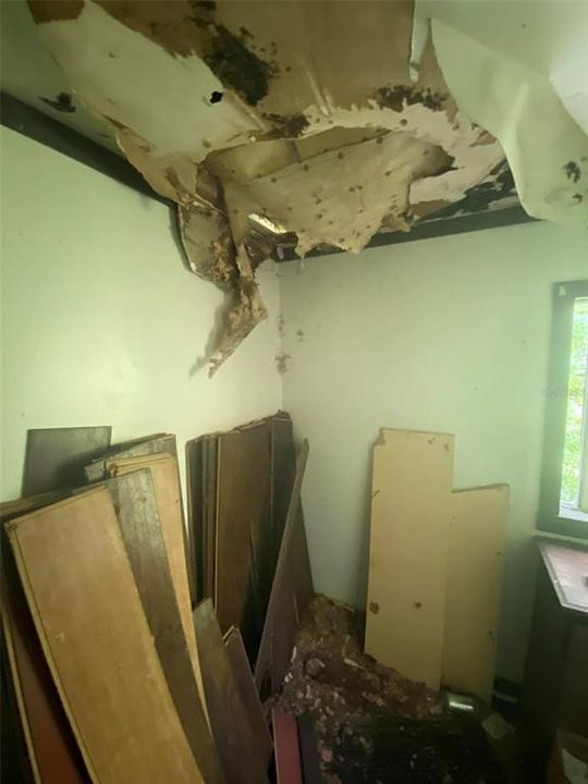 待售: $180,000 (6 贝兹, 5 浴室, 2100 平方英尺)