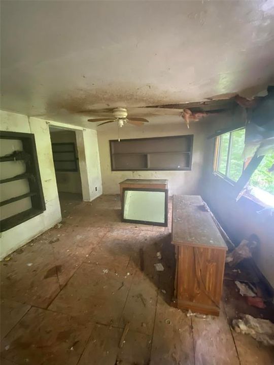 待售: $180,000 (6 贝兹, 5 浴室, 2100 平方英尺)