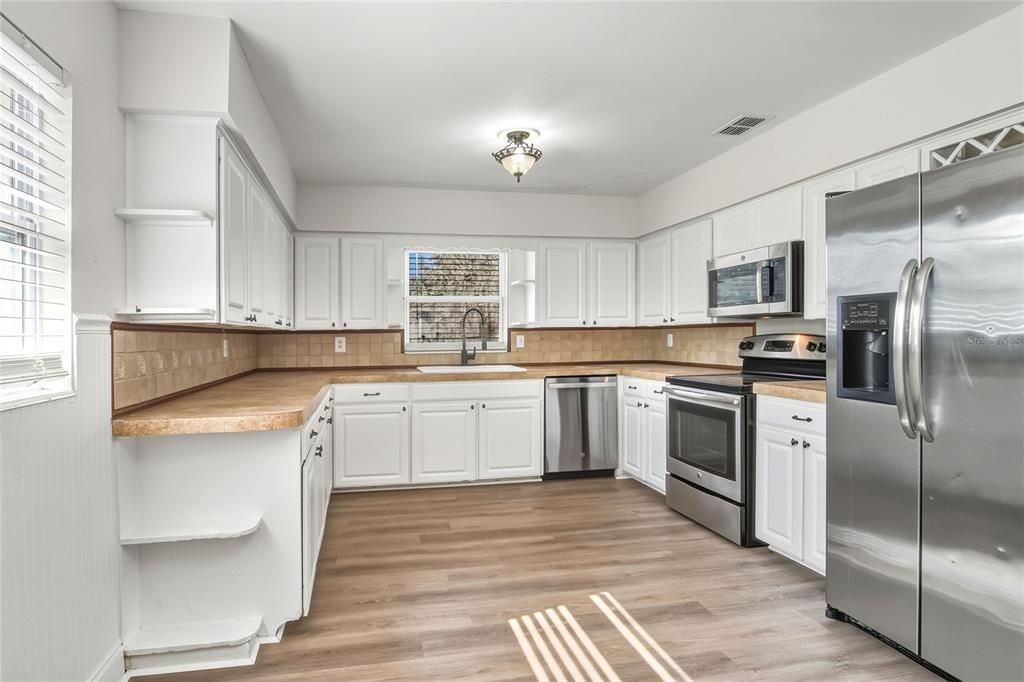 For Sale: $279,000 (4 beds, 2 baths, 2250 Square Feet)