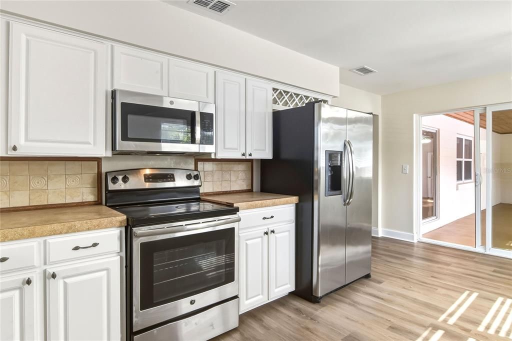 For Sale: $279,000 (4 beds, 2 baths, 2250 Square Feet)