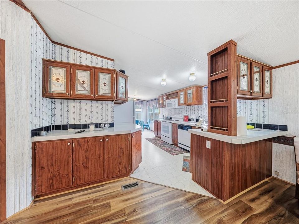 На продажу: $319,900 (3 спален, 2 ванн, 1296 Квадратных фут)