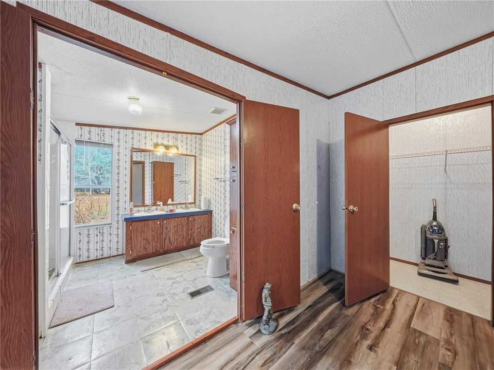 На продажу: $319,900 (3 спален, 2 ванн, 1296 Квадратных фут)