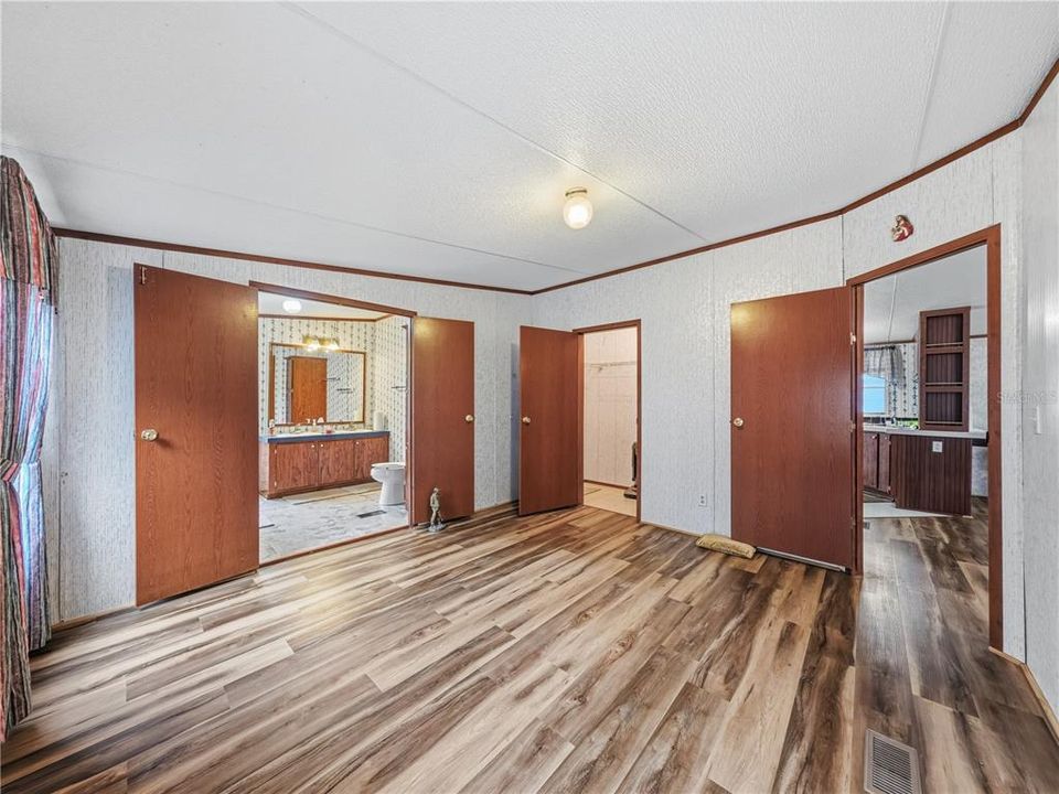 На продажу: $319,900 (3 спален, 2 ванн, 1296 Квадратных фут)