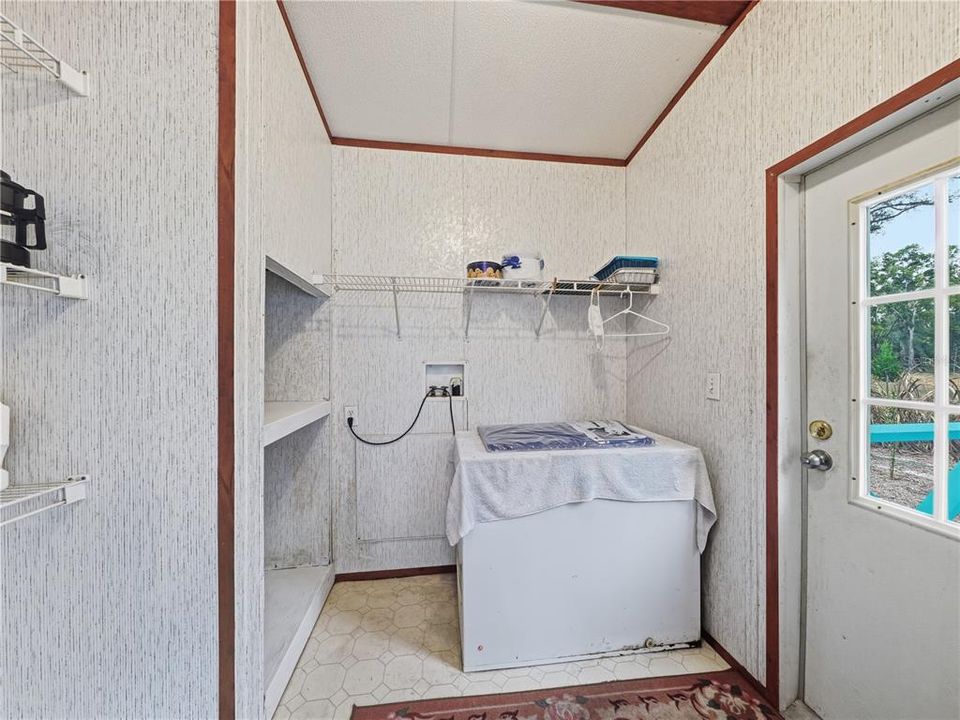 На продажу: $319,900 (3 спален, 2 ванн, 1296 Квадратных фут)