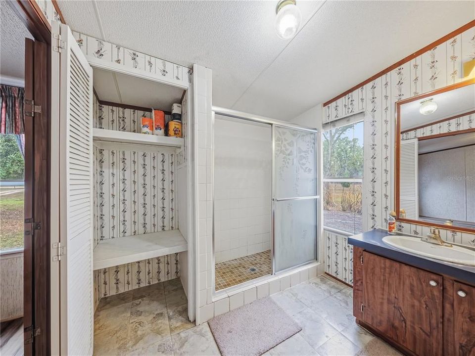 На продажу: $319,900 (3 спален, 2 ванн, 1296 Квадратных фут)