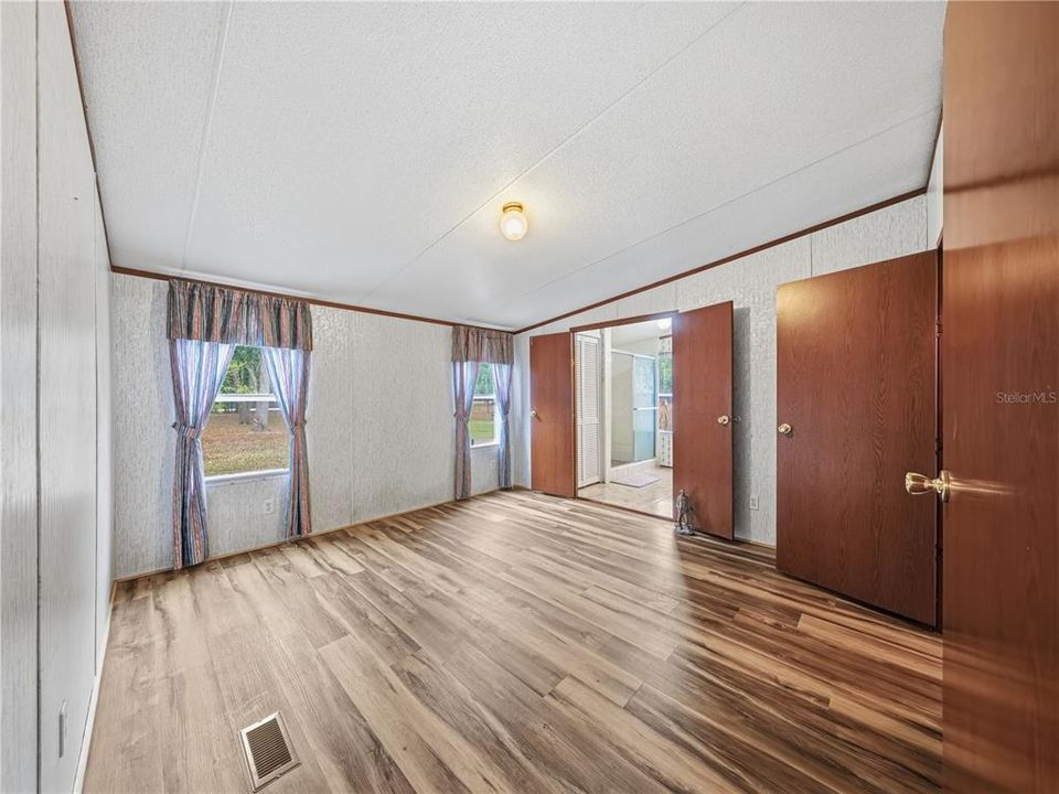 На продажу: $319,900 (3 спален, 2 ванн, 1296 Квадратных фут)