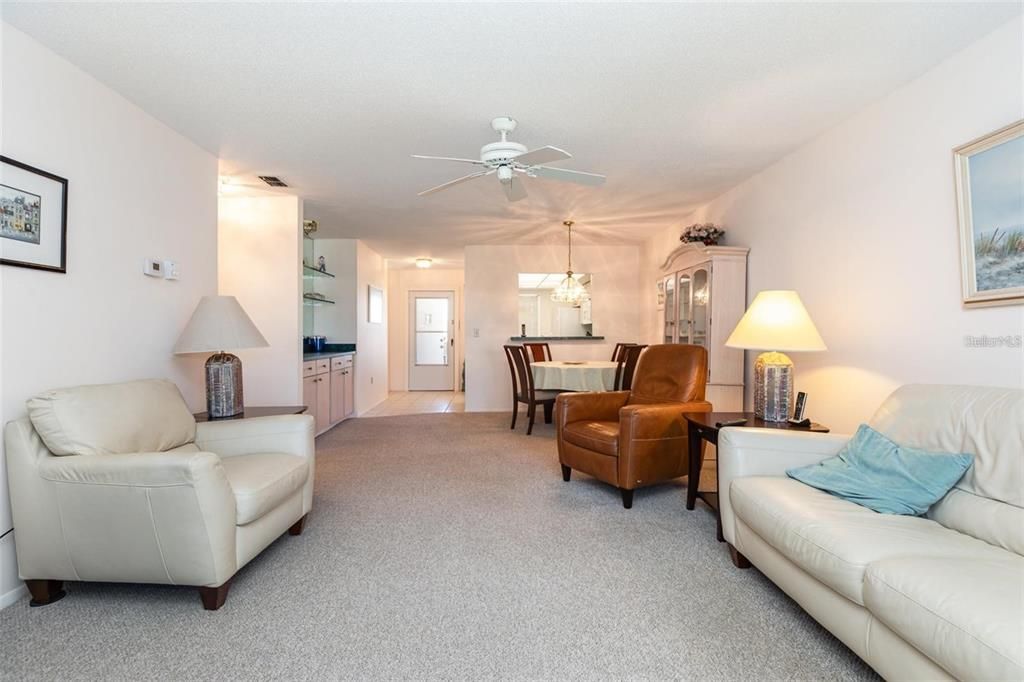 На продажу: $195,000 (2 спален, 2 ванн, 1186 Квадратных фут)