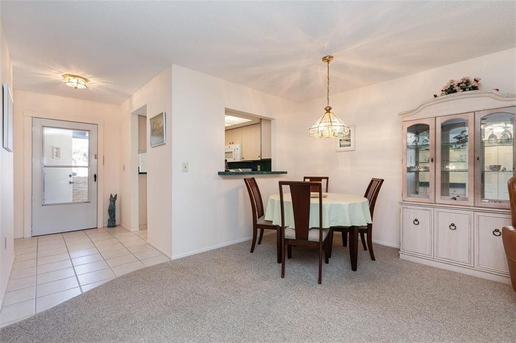 На продажу: $195,000 (2 спален, 2 ванн, 1186 Квадратных фут)