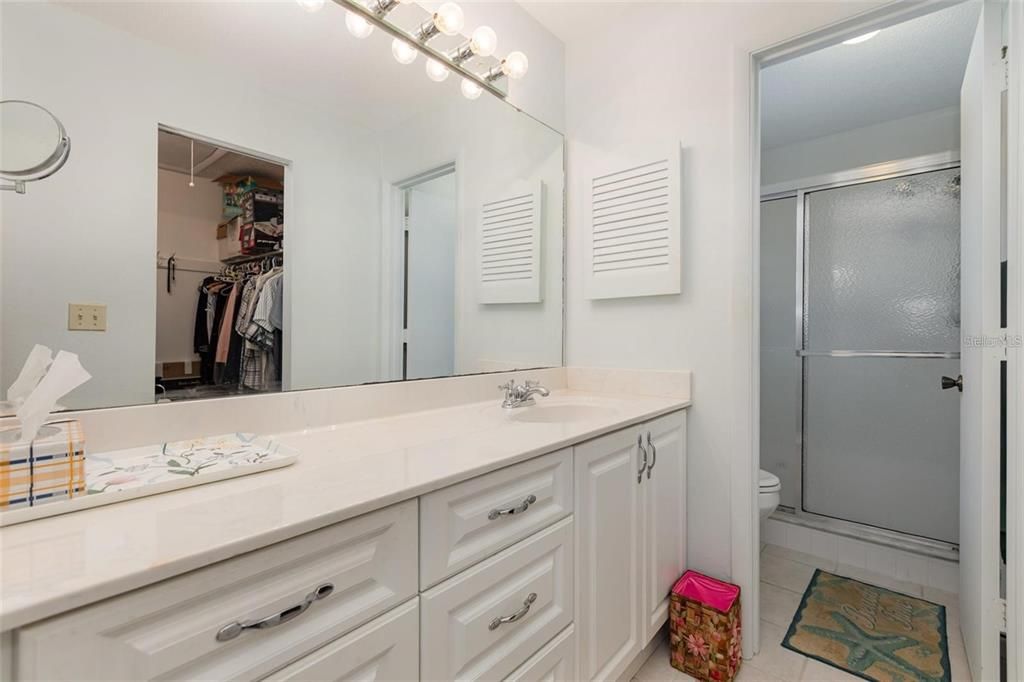 На продажу: $195,000 (2 спален, 2 ванн, 1186 Квадратных фут)