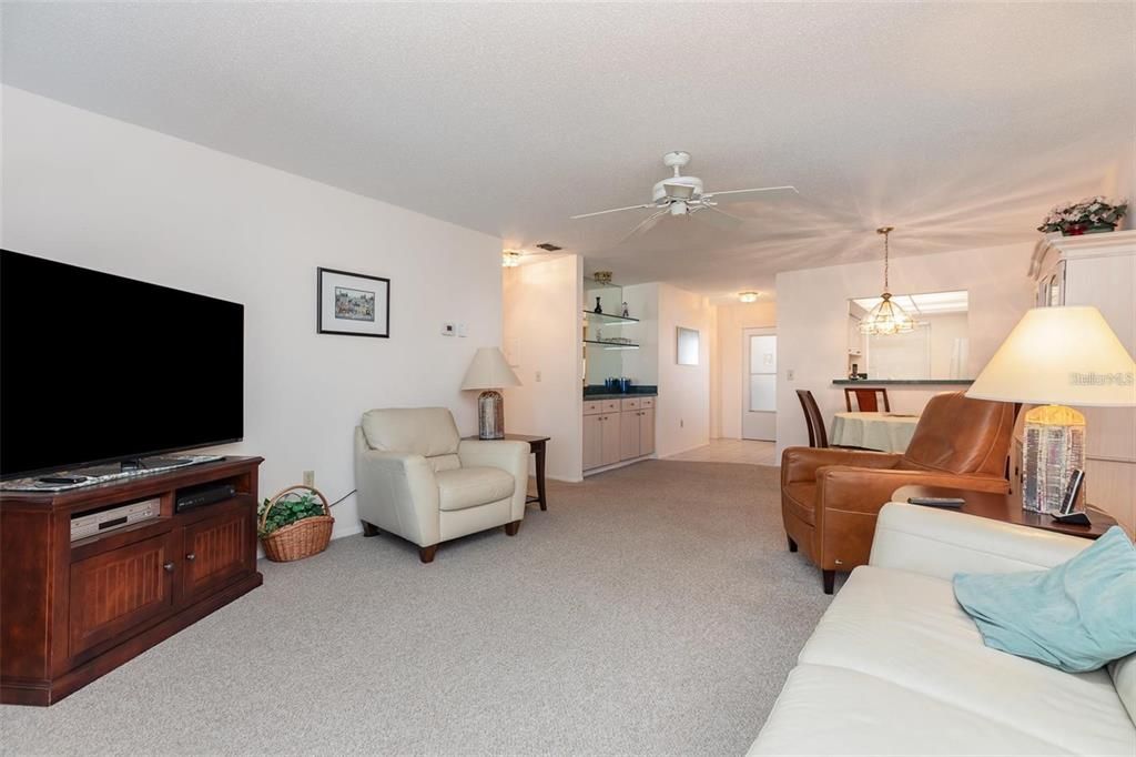 На продажу: $195,000 (2 спален, 2 ванн, 1186 Квадратных фут)