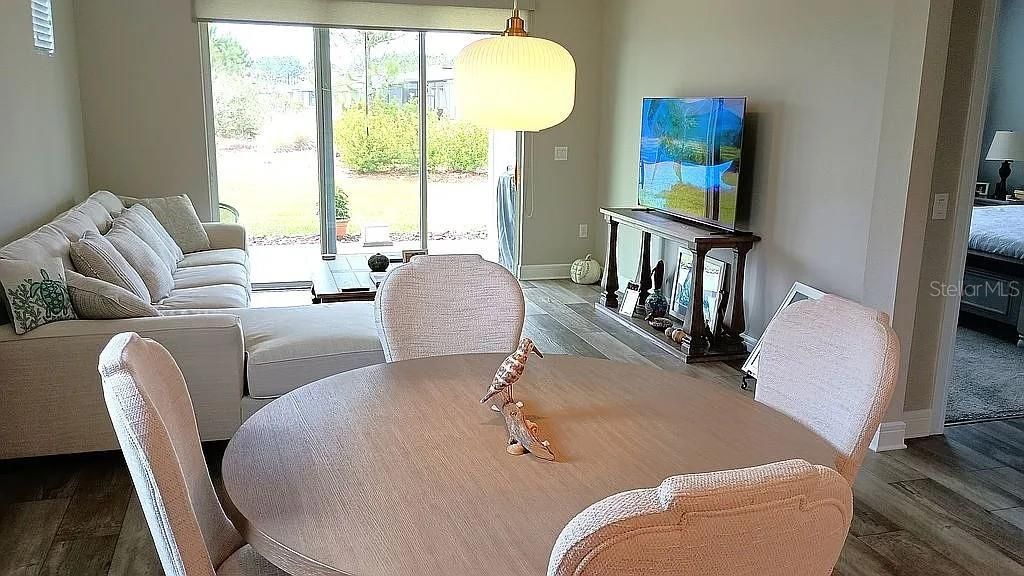 For Sale: $304,900 (2 beds, 2 baths, 1406 Square Feet)