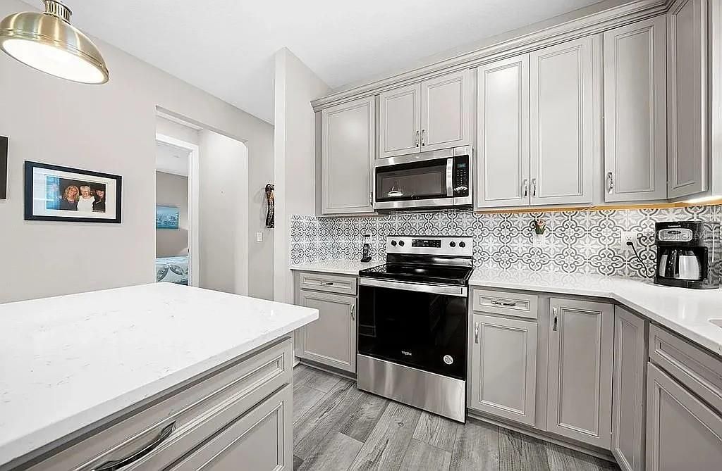 For Sale: $304,900 (2 beds, 2 baths, 1406 Square Feet)