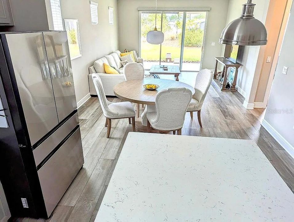 For Sale: $304,900 (2 beds, 2 baths, 1406 Square Feet)